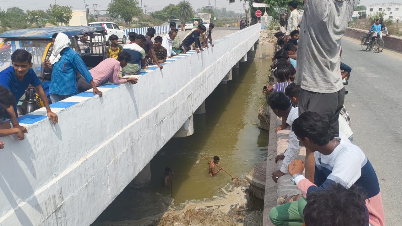माधौगंज थाना क्षेत्र के ग्राम दौलतयारपुर में नहर में नहाने गया एक 14 वर्षीय किशोर शीनू अचानक तेज बहाव में डूब गया