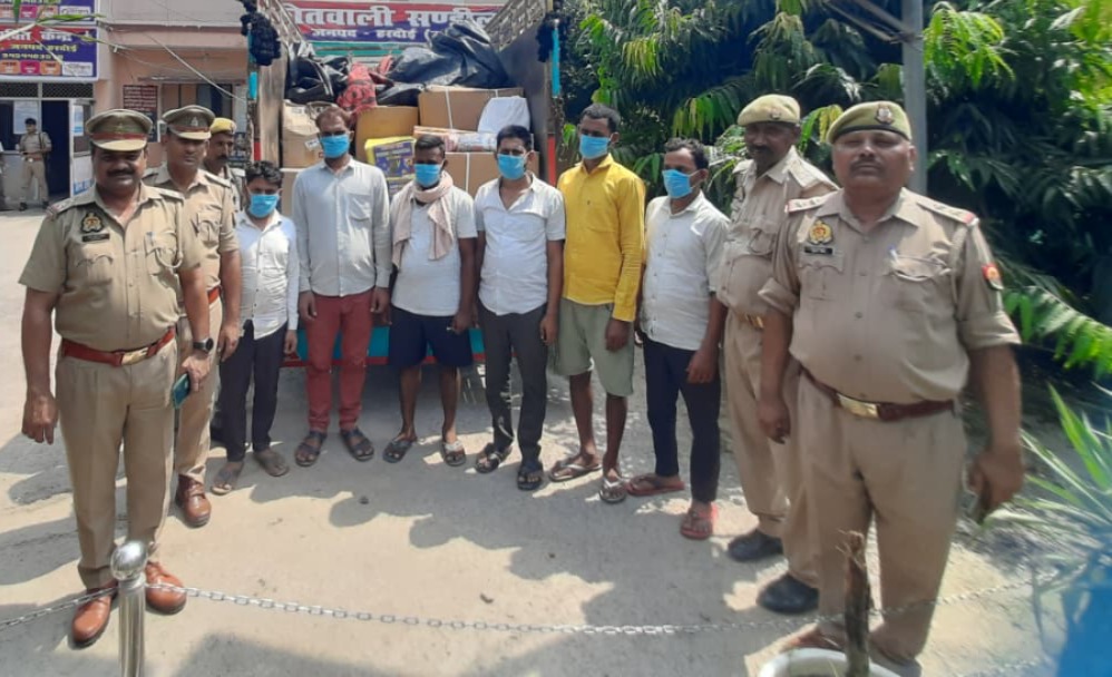 संडीला पुलिस ने आतिशबाजी विस्फोटक के साथ छह अभियुक्त गिरफ्तार