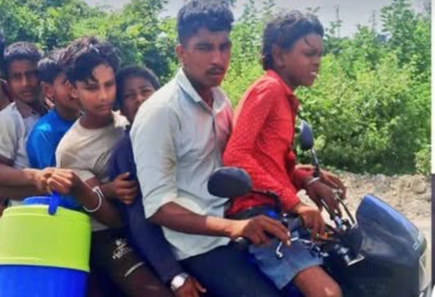 एक बाइक पर 07 सवार, फ़ोटो वायरल