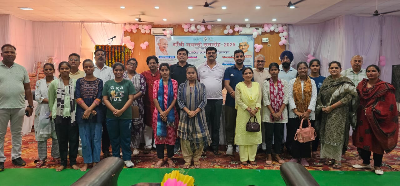 गांधी जयंती समारोह की शुरुआत रंगोली व कलश सजा प्रतियोगिता से