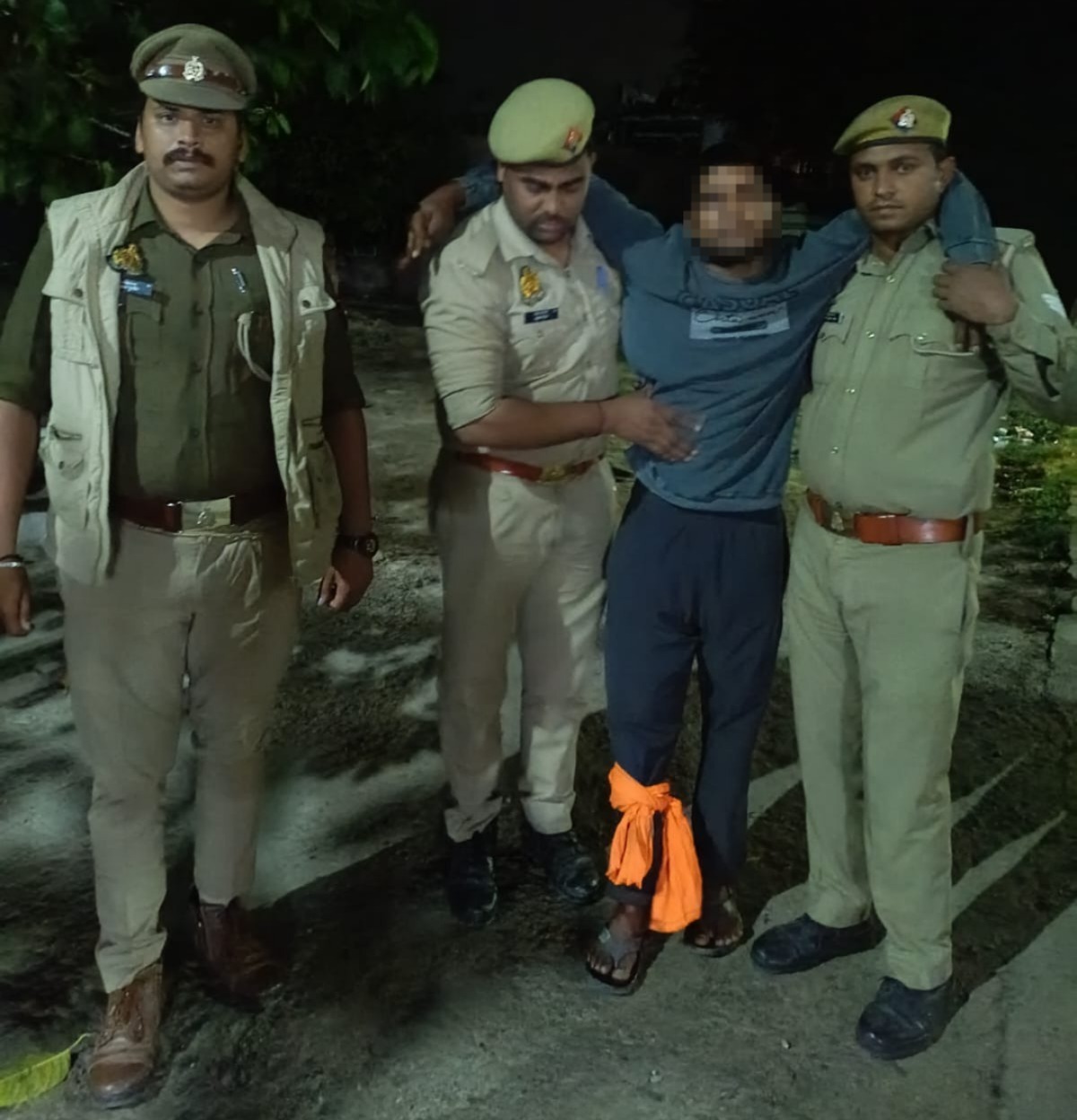 पुलिस मुठभेड़ में 25 हजार का इनामी हिस्ट्रीशीटर गिरफ्तार, पैर में लगी गोली, तमंचा-कारतूस बरामद