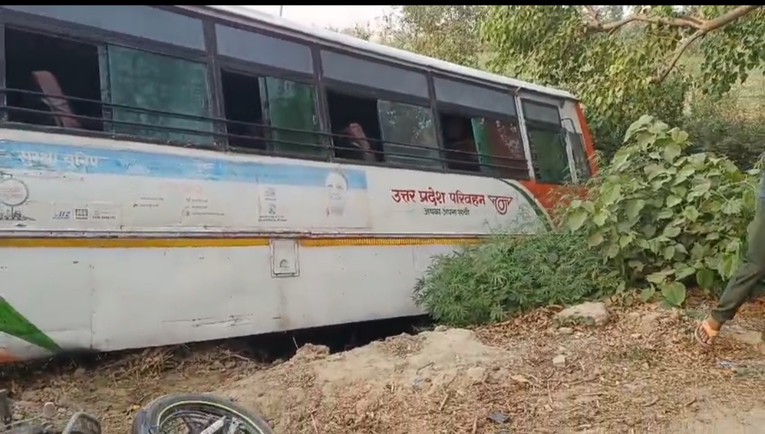हरदोई में दर्दनाक सड़क हादसा, तेज रफ्तार रोडवेज बस की टक्कर से दंपति की मौत, बेटी गंभीर घायल 