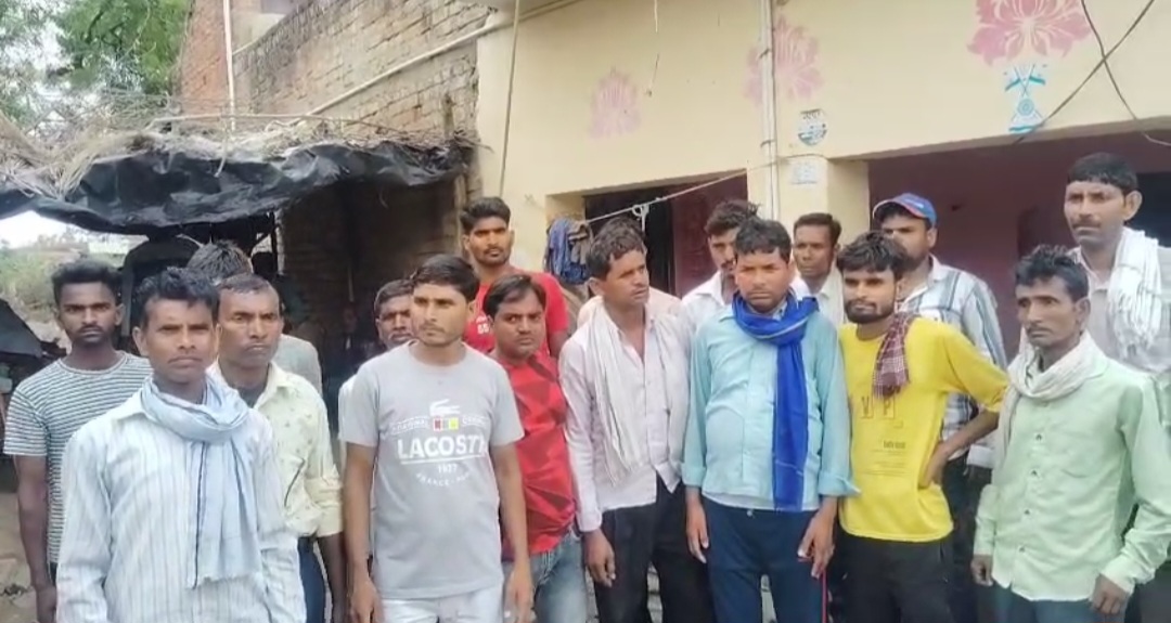 विवाहिता का शव कमरे में फंदे से लटका मिला, ससुरालियों पर दहेज हत्या का आरोप