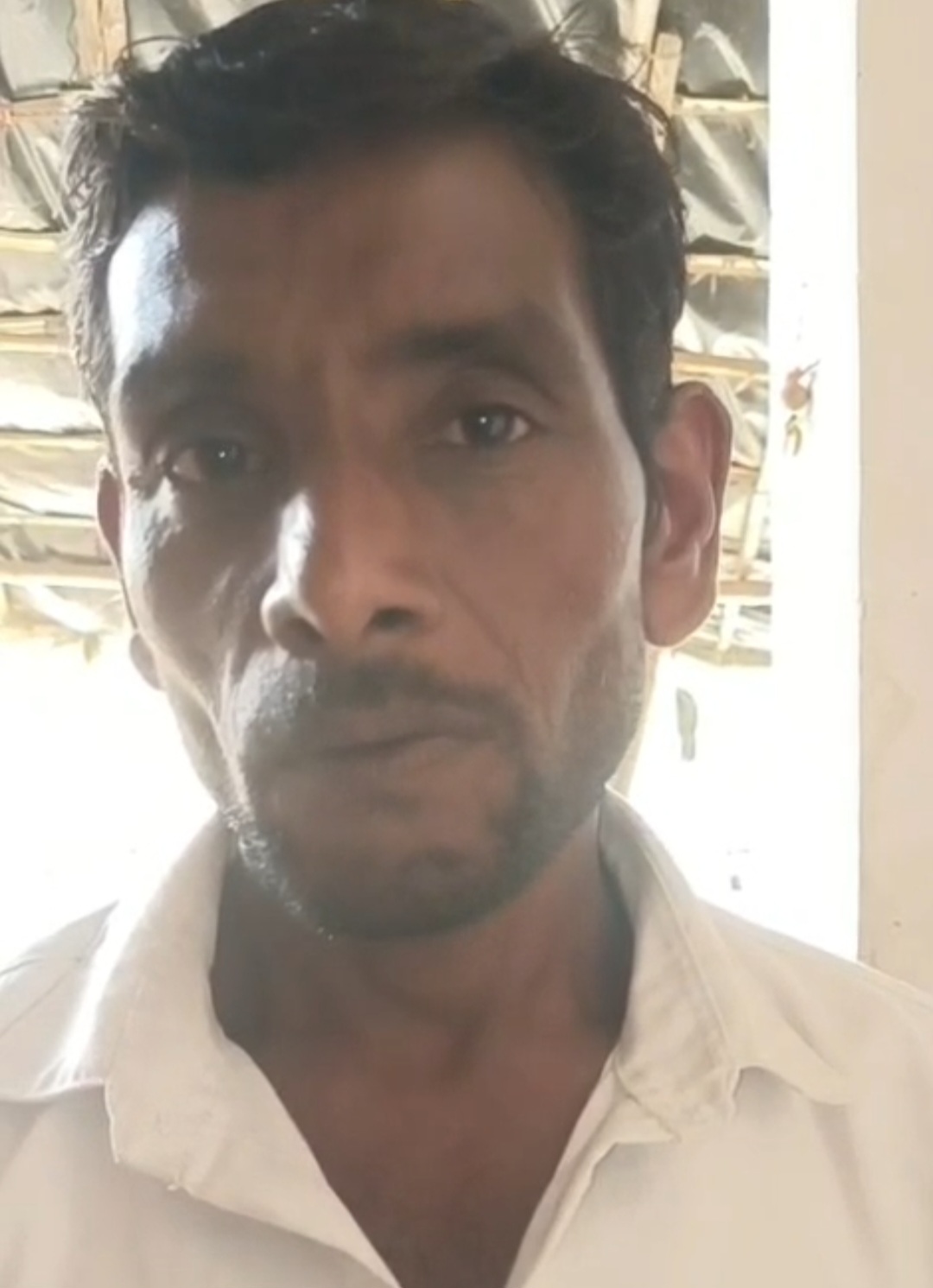 पिहानी में अवैध क्लीनिक का खुलासा: बिना डिग्री डॉक्टर ने काटी मरीज की उंगली, अब शुरू हुई सड़न