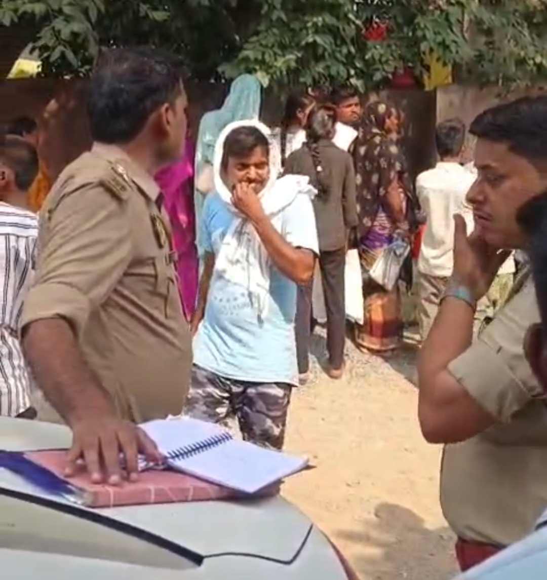 कटरा-बिल्हौर मार्ग पर सड़क हादसा: अज्ञात वाहन की टक्कर से युवती की मौके पर मौत, युवक ने मेडिकल कॉलेज में तोड़ा दम