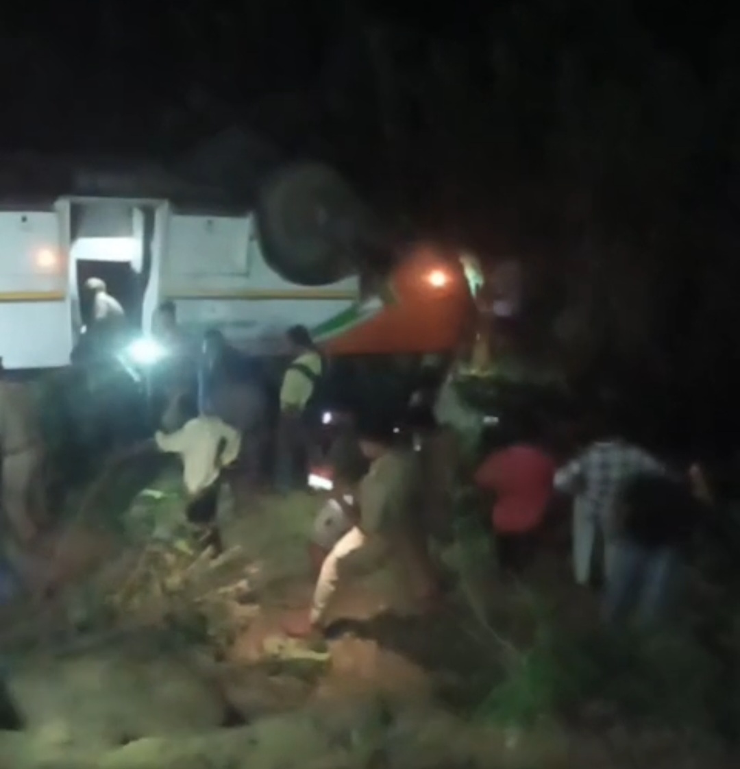 रोडवेज बस अनियंत्रित होकर पलटी चार लोगों की मौत