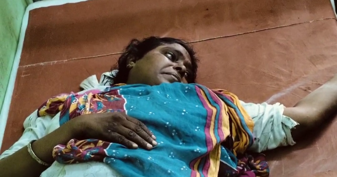 पति ने पत्नी को गोली मारी, दो घंटे तक एम्बुलेंस न मिलने से तड़पती रही महिला