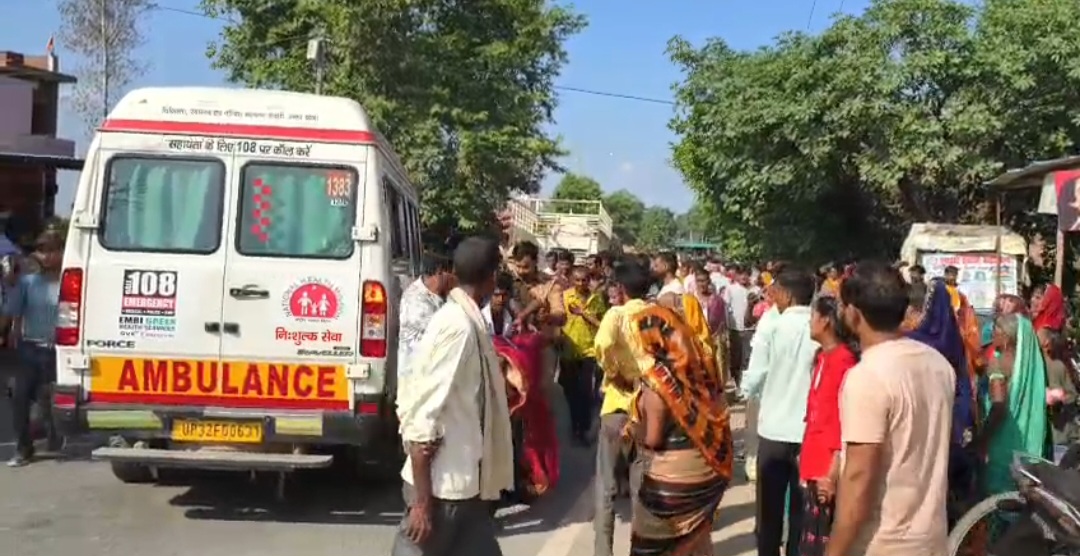 बाइक और पिकअप डाला कि आपस में टक्कर 5 की मौत एक घायल