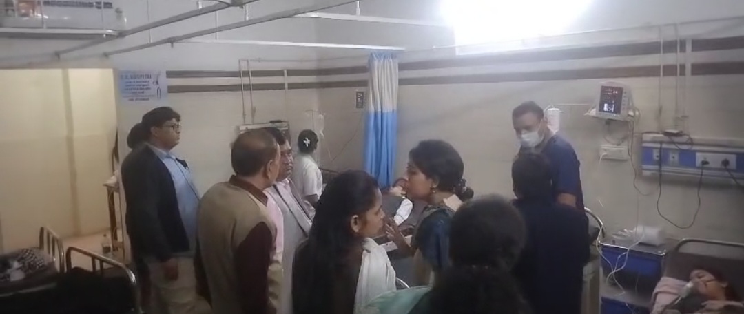 हरदोई के लायंस पब्लिक स्कूल में गैस रिसाव से हड़कंप, संडीला में 25 बच्चे बीमार, कुछ की हालत गंभीर