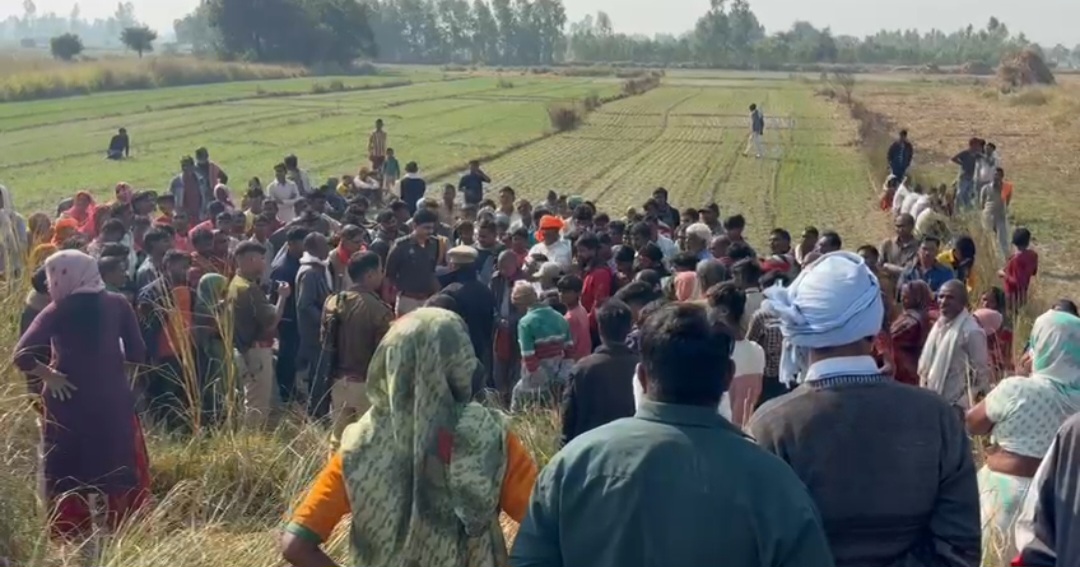 हरदोई में महिला का नग्न शव रेलवे ट्रैक पर मिला, पति पर हत्या का आरोप, पुलिस जांच में जुटी